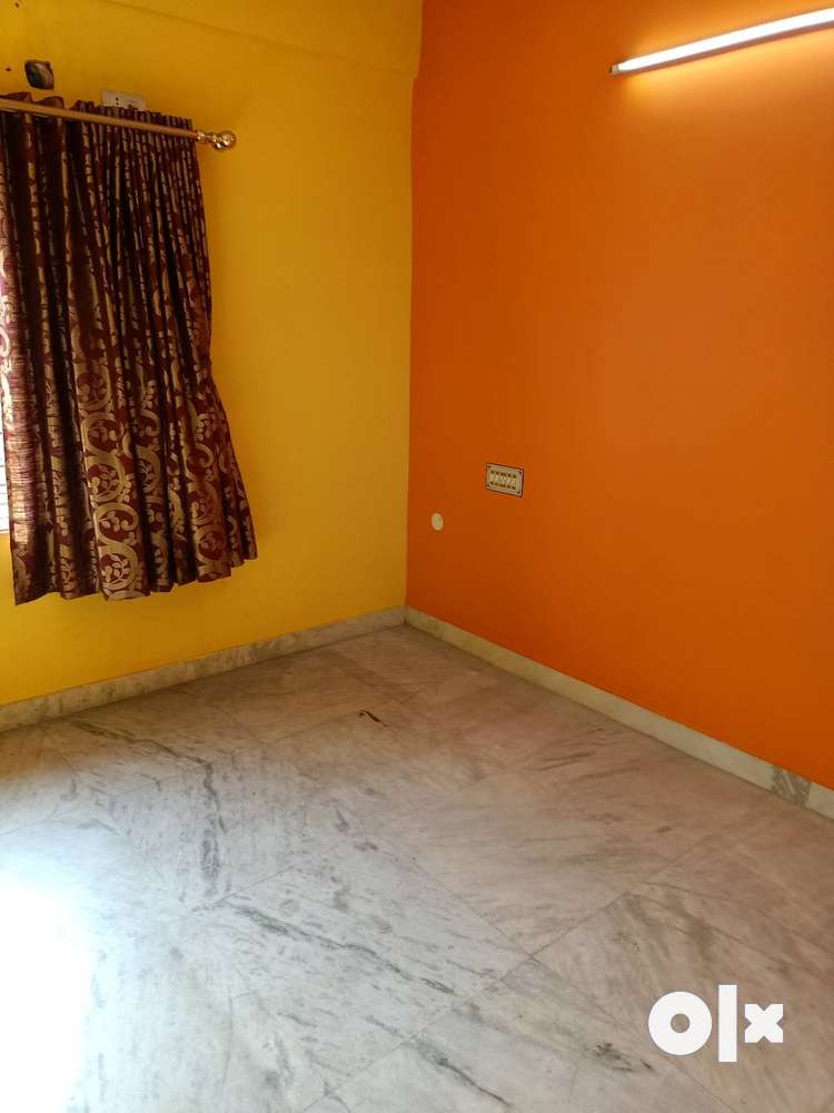 Airy Vaastu 2 bedroom flat for rent in Dumdum Metro, Purba Sinthi.
