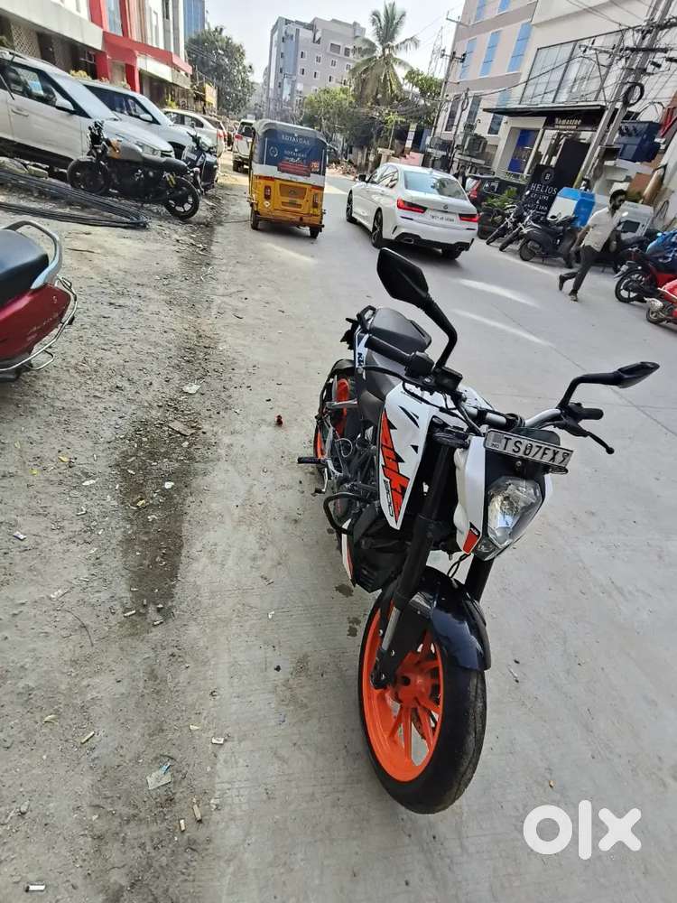 Duke 200 showroom condition