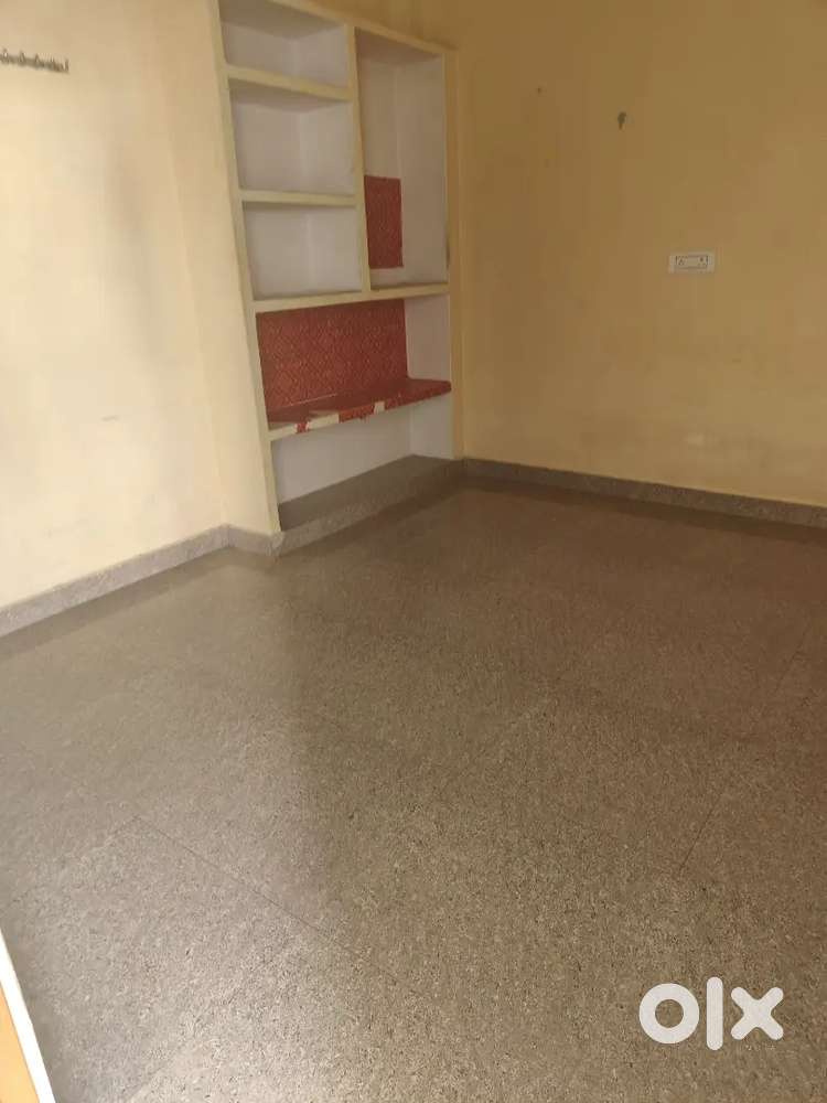 Room rent for bachelor and Family Near Central Jail Road Varanasi