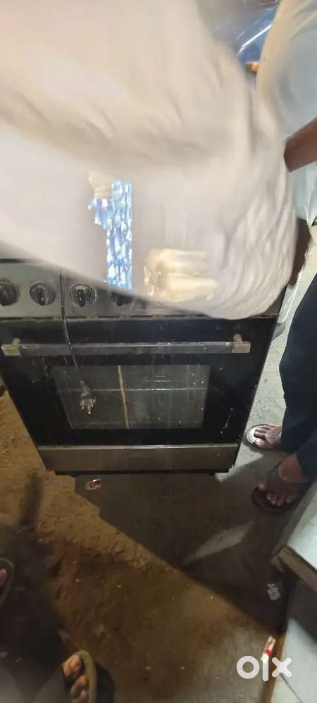 StainlessSteel 4BurnerCooking Range with Built-in Oven Good Condition