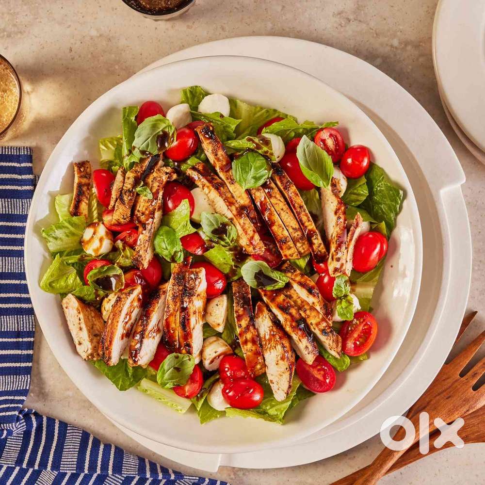 Diet salads, Juices and shakes