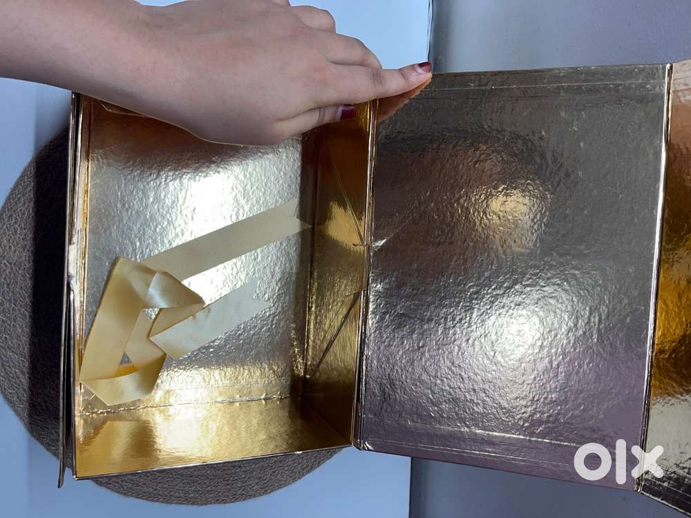 Ribbon box