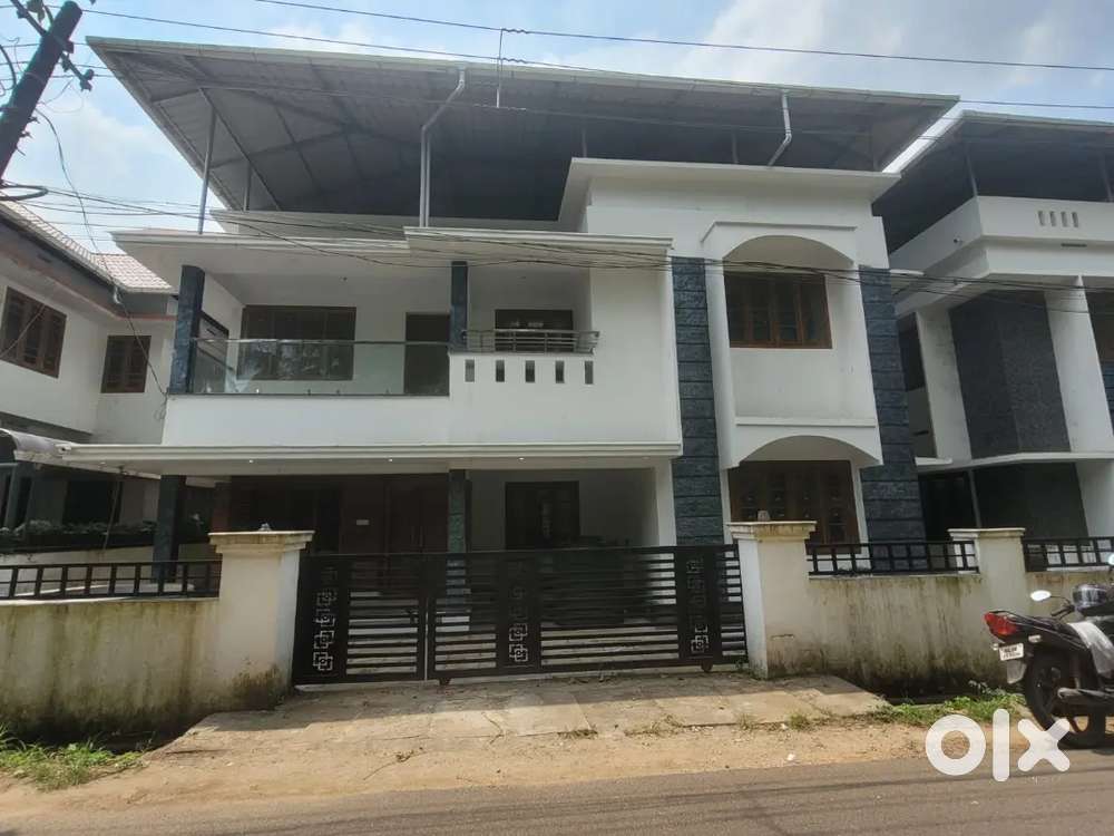AN ELEGANT NEW 4BED ROOM 2200SQ FT HOUSE IN KUTTUR,THRISSUR