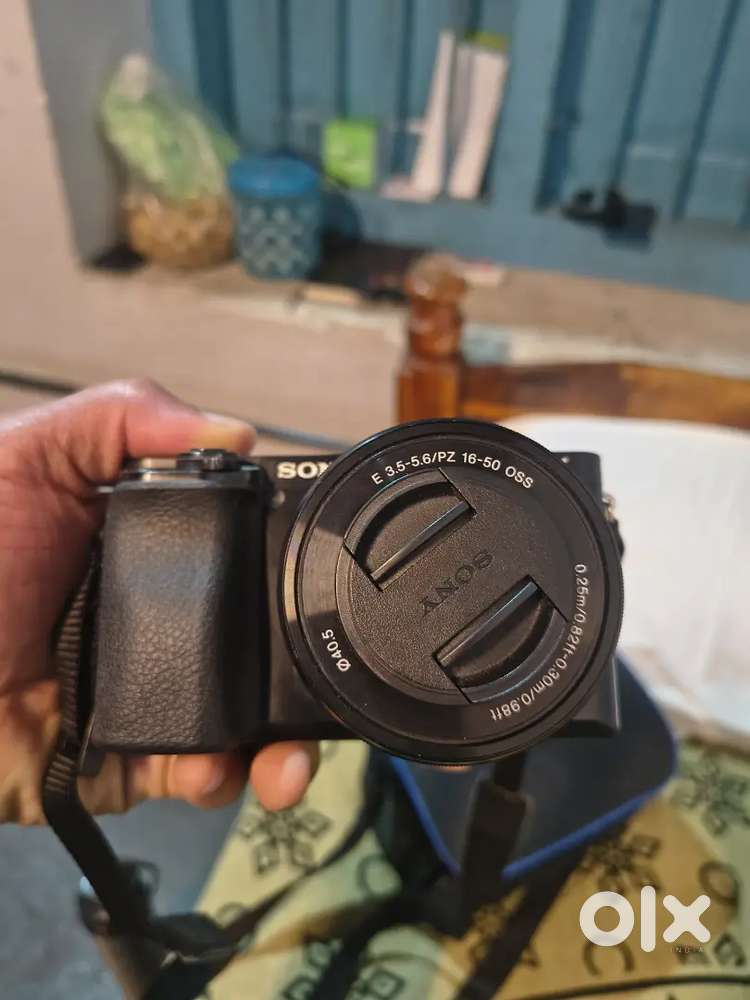 SONY ALPHA 6100L Mirrorless Camera