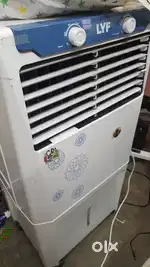 Coller with water pump and ice box with 35L water capacity