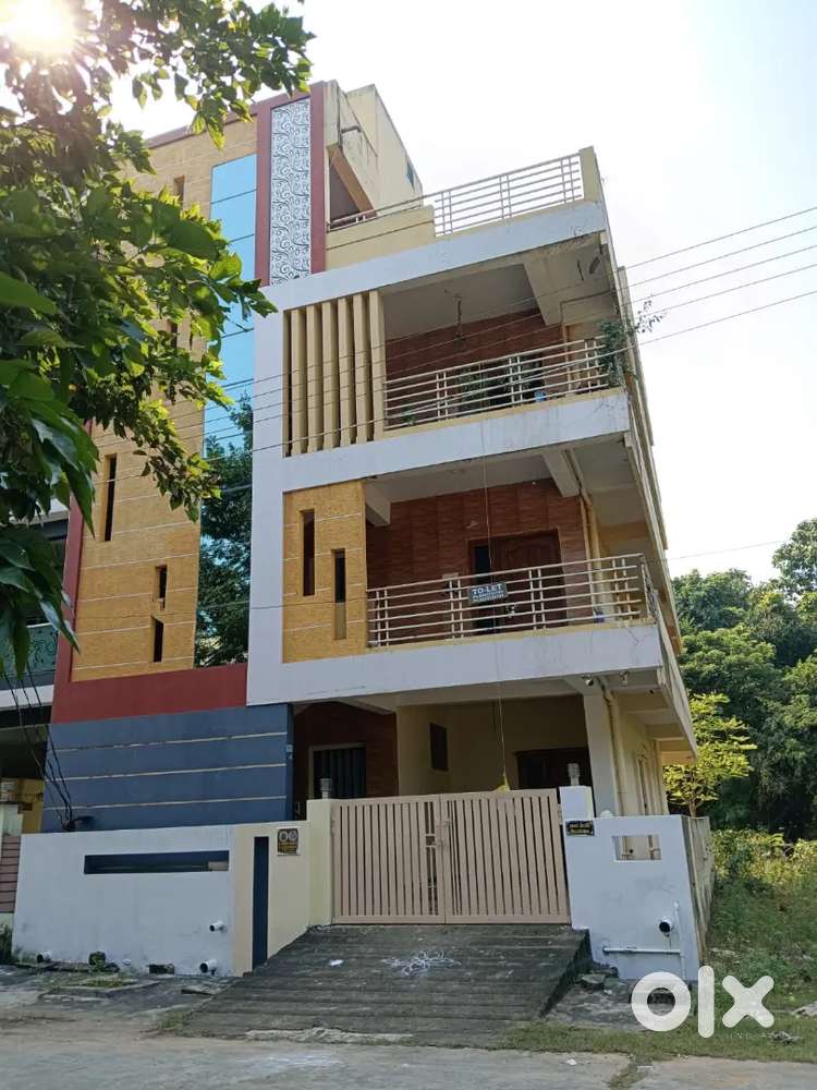 Fully furnished Indipendent House with cupboards and 24 Hrs water