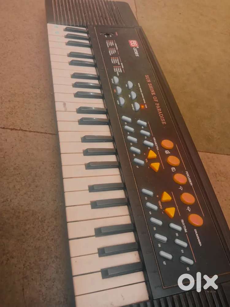 Piano in  excellent condition.