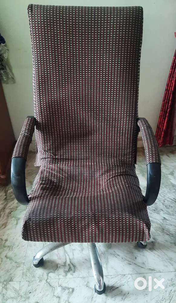 Revolving chair