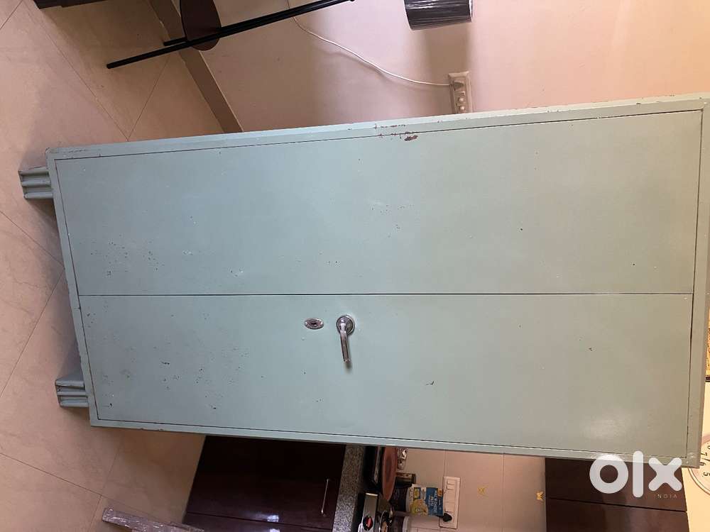 Wardrobe Almari for 5000/- Negotiable in Lodha Palava