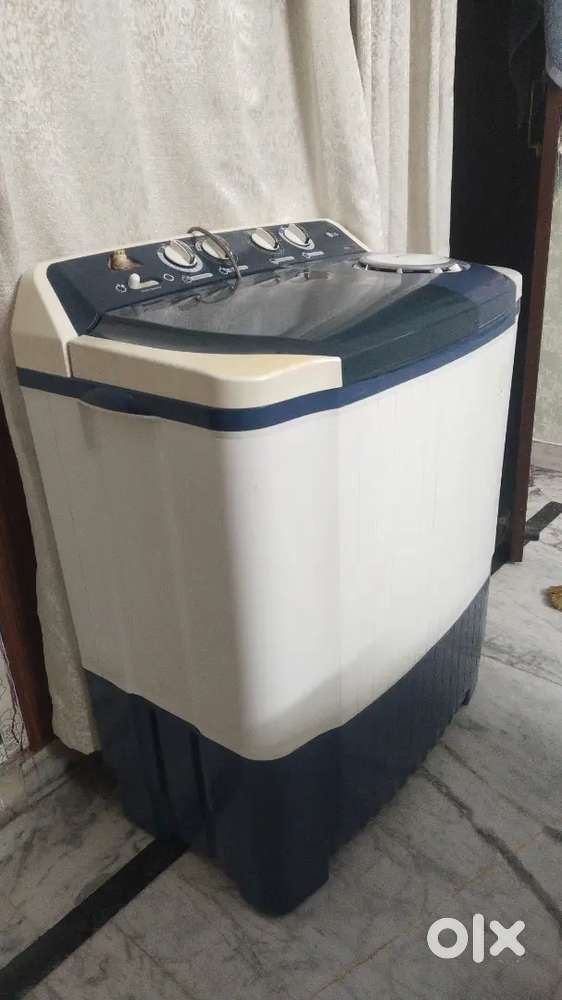 Semi automatic washing machine