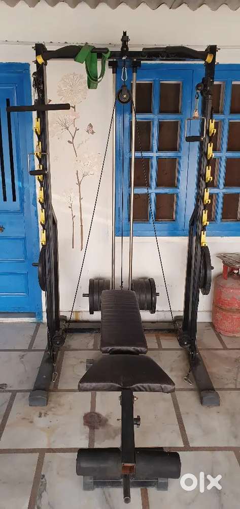 Multi gym with cross cable