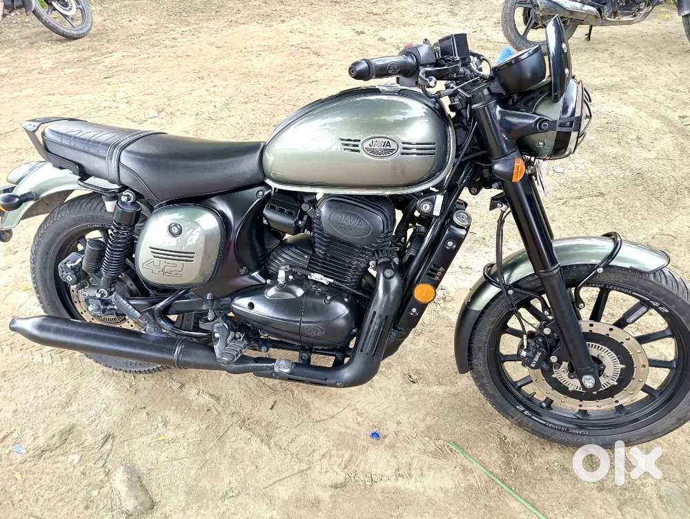 Fully insured A-one condition Brand new JAWA 42 with free service.