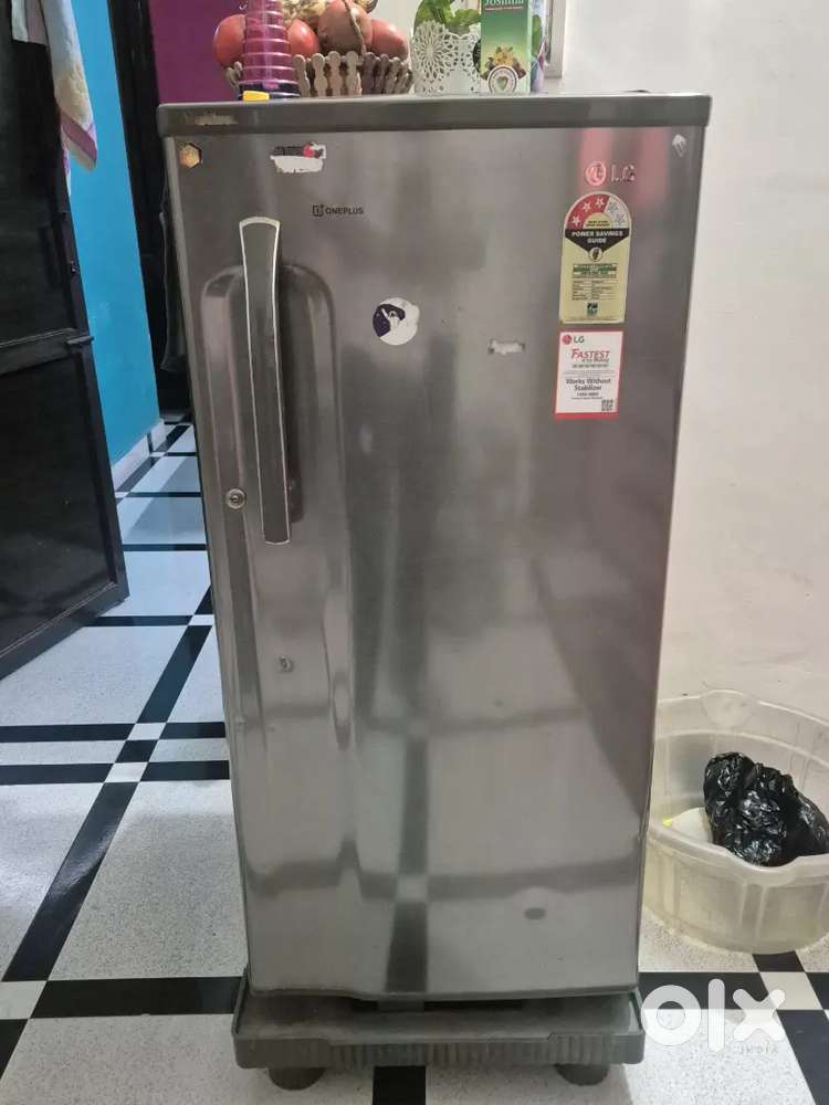 Seeling this LG Fridge .