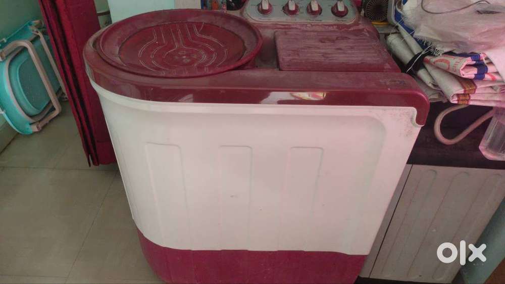 Whirlpool semi automatic washing machine