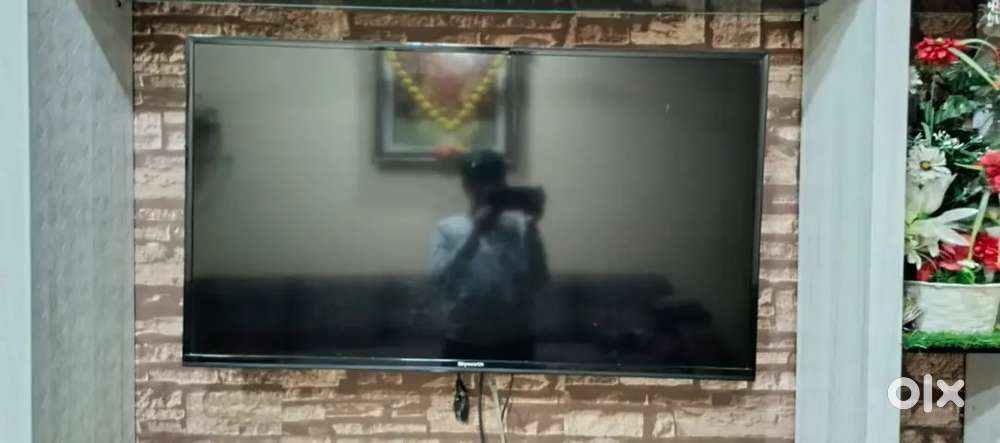 42 inch 2 speaker android TV with HD