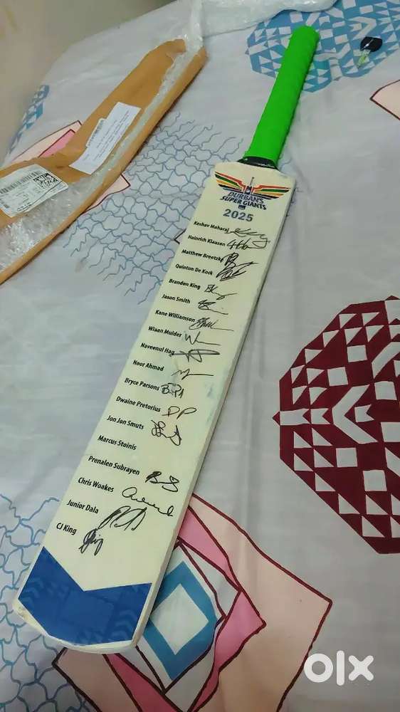 17 Players Real Autographed Cricket Bat