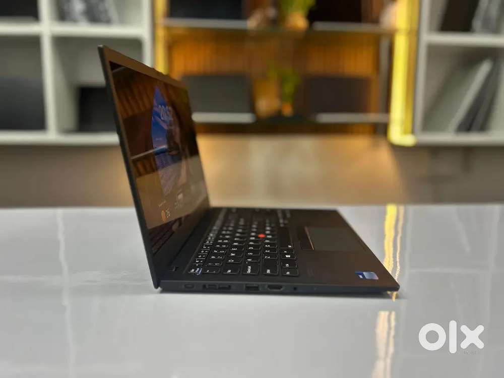 Lenovo ThinkPad X1 Carbon – i7-6th Gen  Ultra-Light Business Laptop