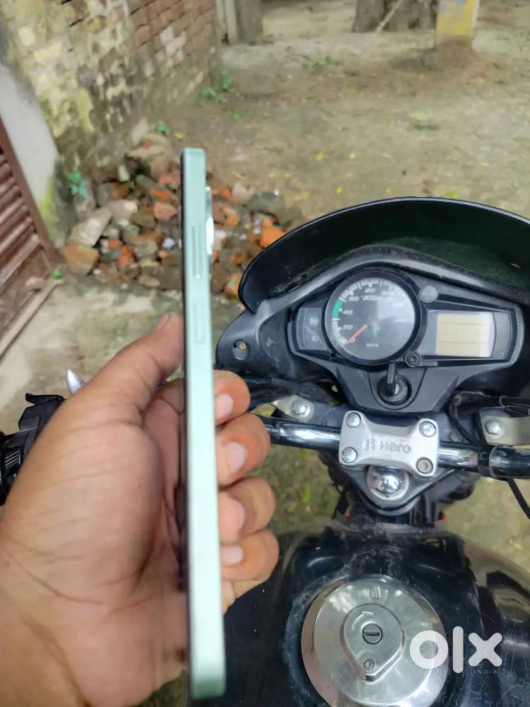 Realmi 60x 5g new phone hai 3month hwa hai bill box charjar sab hai