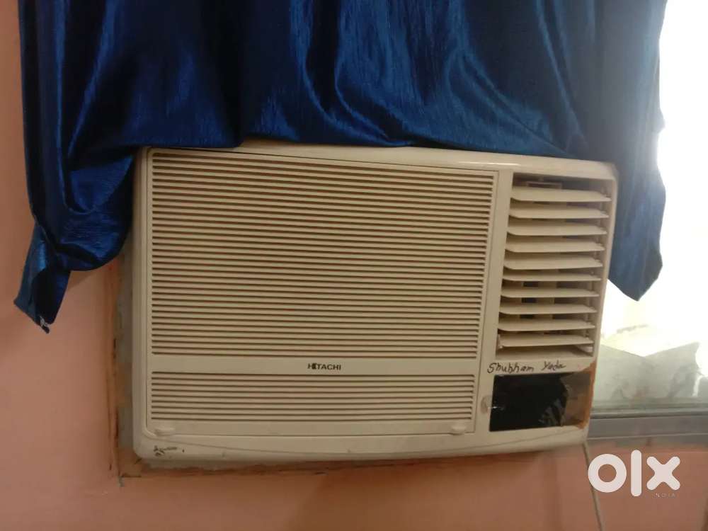 Hitachi 1.5 Ton Window AC in good condition