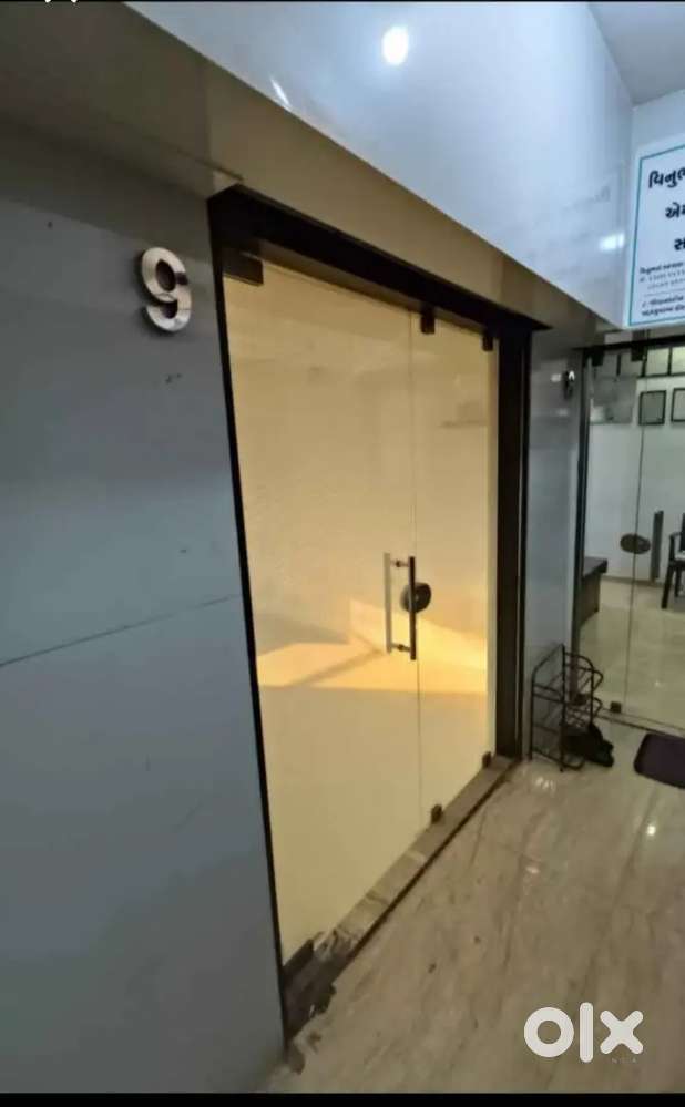 પેલેસ રોડ પર સોની કામ ને લાગતી ઓફિસ વેચવાની છે