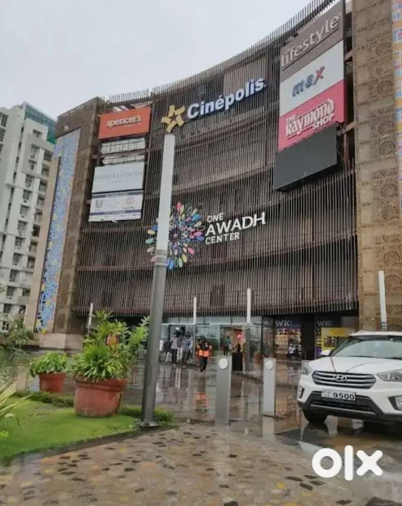 WE ARE HIRING MALE AND FEMALE STAFF IN SHOPPING MALL..