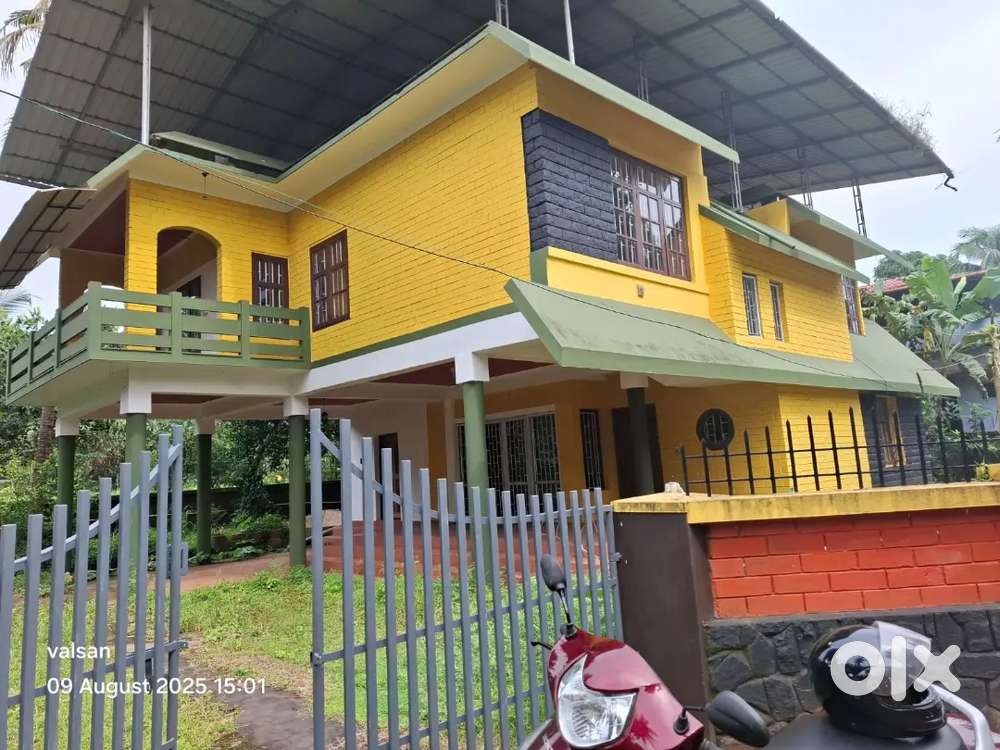 BACHELORS ALLOWED SEMI FURNISHED HOUSE UPSTAIR FOR RENT @ KANNUR TOWN