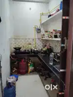 पहाड़िया, वाराणसी में 2BHK सेमी-फर्निश्ड फ्लैट किराए पर उपलब्ध।