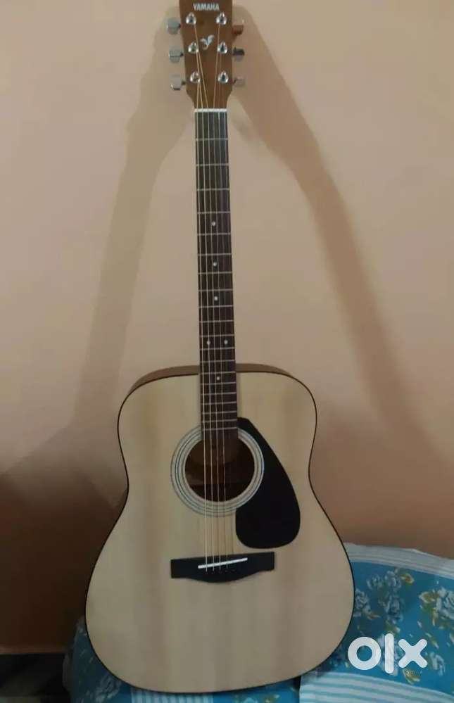 Yamaha F-280 Natural Acoustic Guitar with Full Kit (Original)