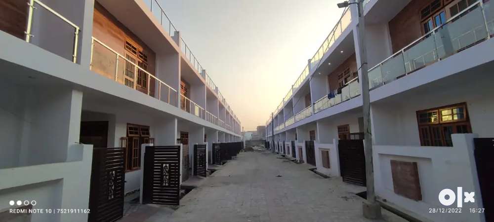 Ready to move villa near Amar Shaheed Path Lucknow