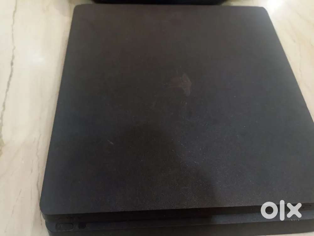 Ps4 with gta5 and 6 more cd