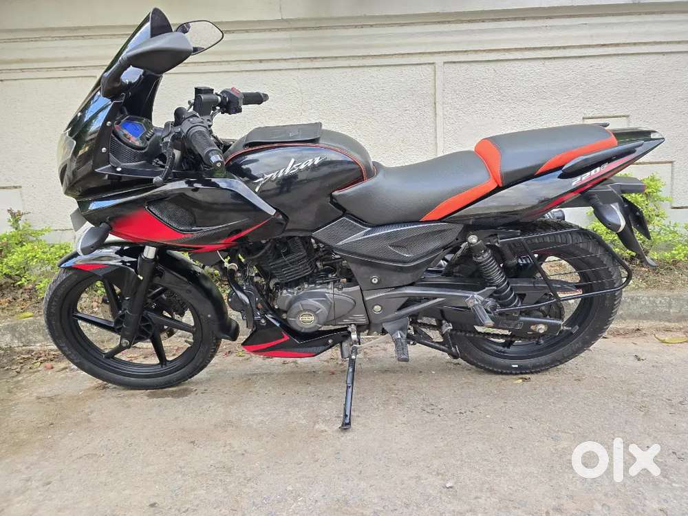 BAJAJ PULSAR 220 BIKE
