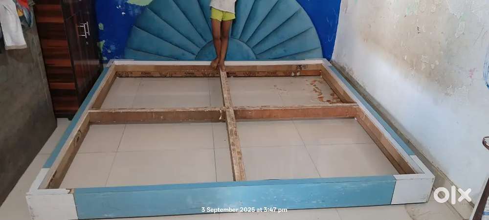 King size bed without plywood & mattress