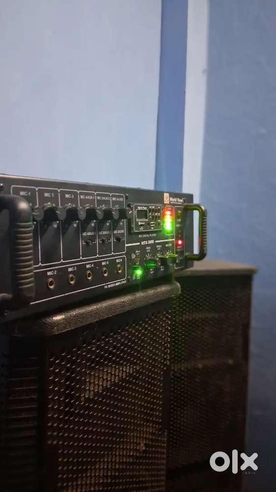 Double 12” Speaker Pair with 300W Amplifier  Very Loud Sound.