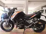 Duke 125 white and orange with rare disc vehicle