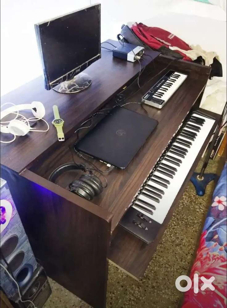 Premium Multipurpose Wooden Table Ideal for Studio & WorkSetup LikeNew