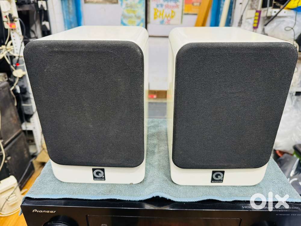 Q ACOUSTIC BOOKSHELF SPEAKERS