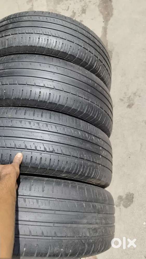 235/65/R17 appolo 85% tyres