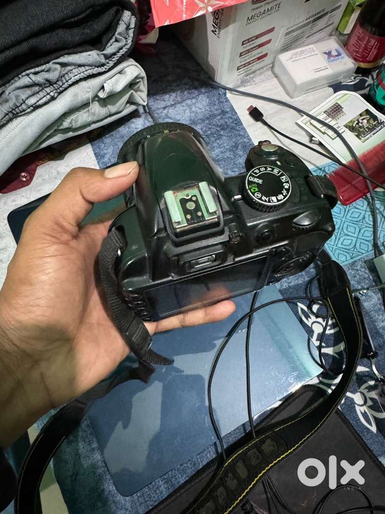 Nikon D3100 good condition sirf battery nahi hai