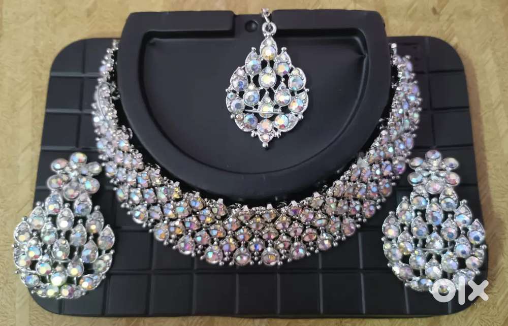 Bridal Jwellery For rent book now