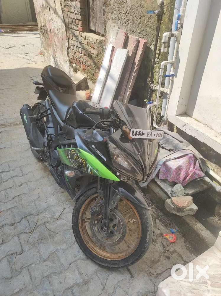 Yamaha r15 v2