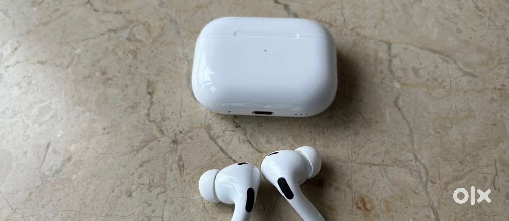 AIRPODS PRO2 (type-c) with active noise cancellation