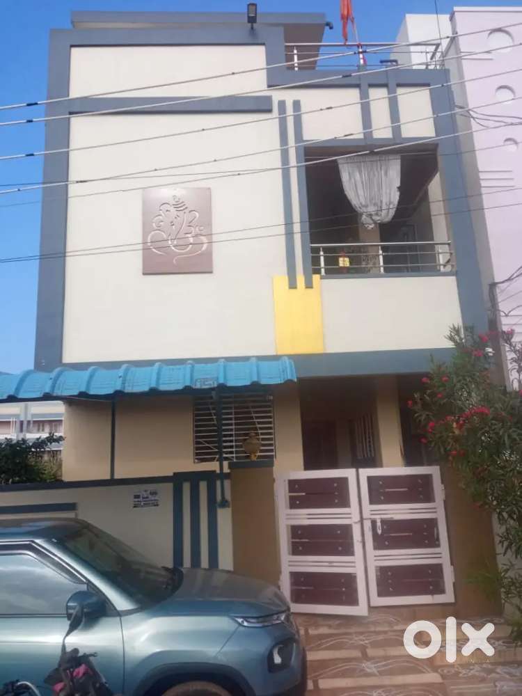 2 BHK NEWLY PAINTED HOUSE