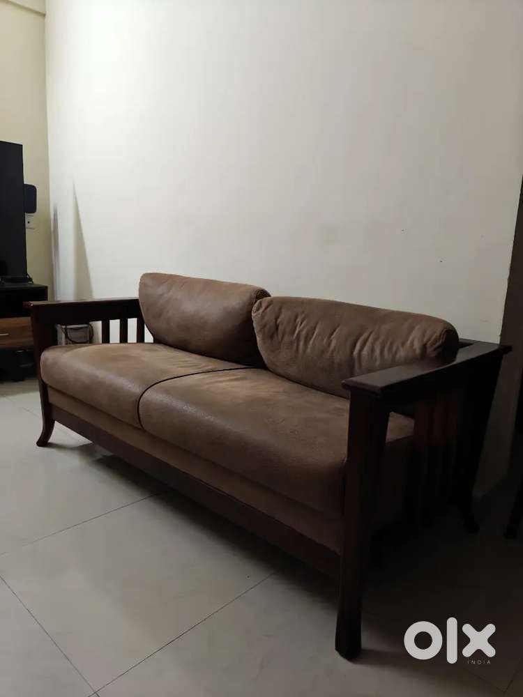 Wooden sofa set 3. +2 design 1 year old..