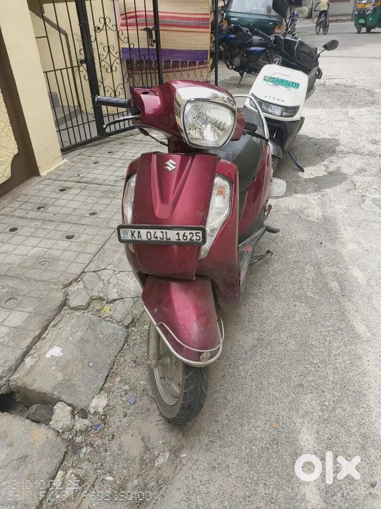 2017 model singel owner good condition insurance laps