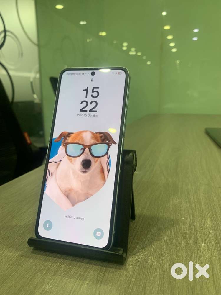 Samsung galaxy Zflip-6-256Gb-used one-fliping-neat condition