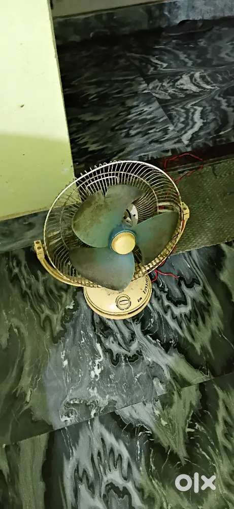 Mini table fan