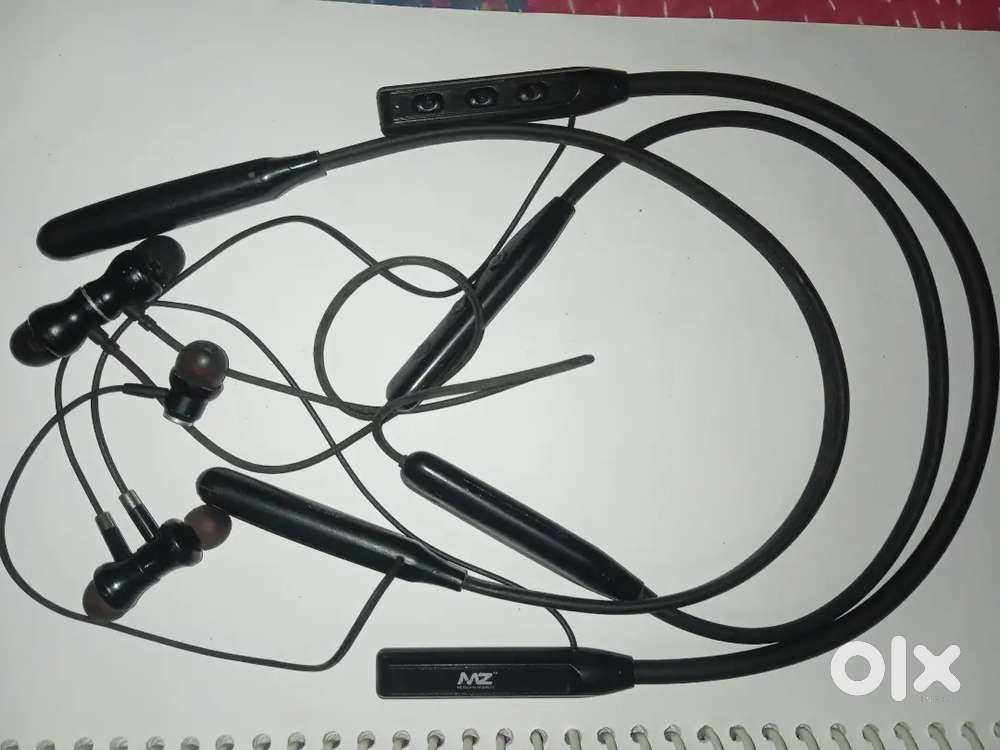 Neckband,Charging cable,Wire earphone,samsung charger.