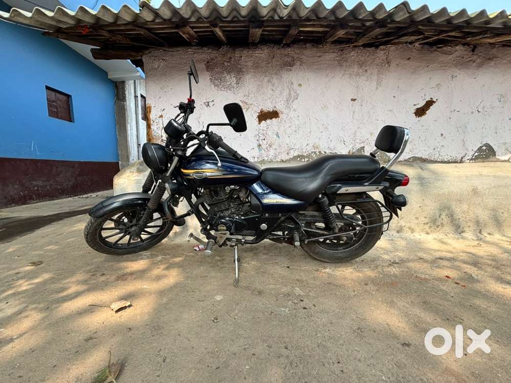 Avenger 150 street