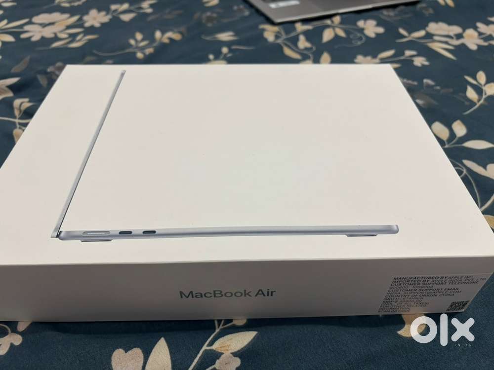 Apple Macbook M4 16 gb ram 13.6 inches