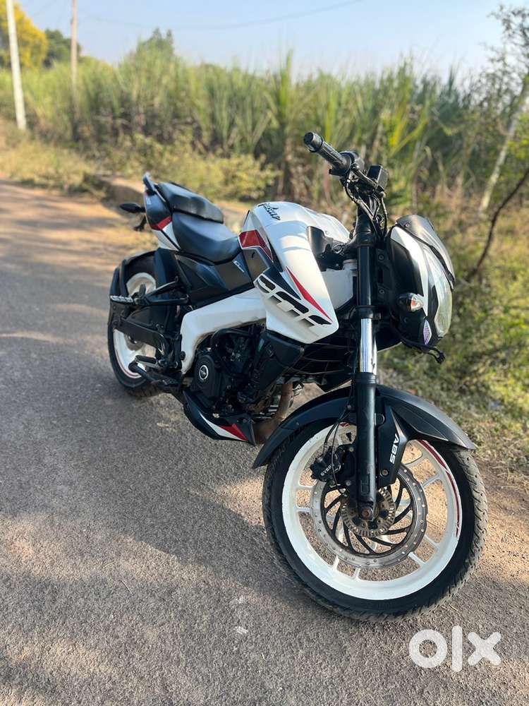 NS 200 MH 04 KT 9691